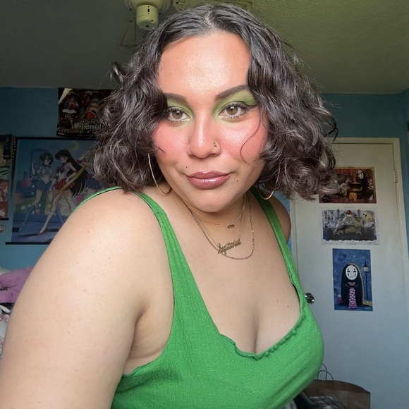 Meet your Posher! - Picture 1 of 5